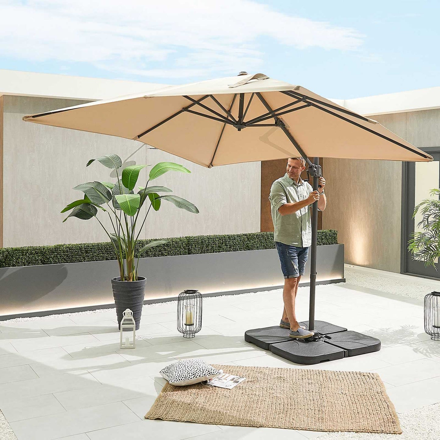 Nova - Apollo Beige Frame Cantilever Parasol, 2.5m Square